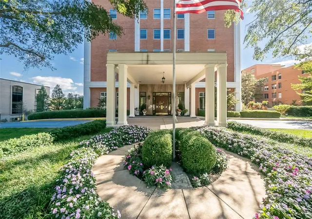 Listing Photo 3 - Condo for sale in building located at 710 S Hanley Rd, Clayton, MO 63105 - Unit #11D