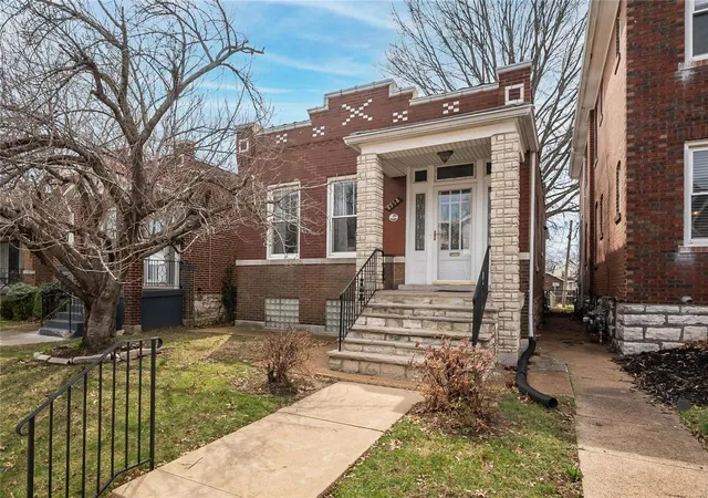 Photo 2 of Single family home for sale at 6558 Arsenal St, Saint Louis, MO 63139 | MLS# 25016171 | Listing updated on 2025-03-21
