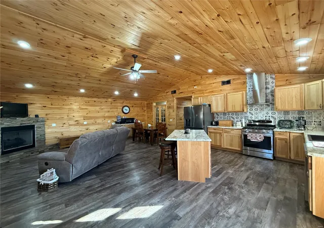 Photo 3 of Single family home for sale at 2887 County Road 5620, Willow Springs, MO 65793 | MLS# 25016208 | Listing updated on 2025-03-18