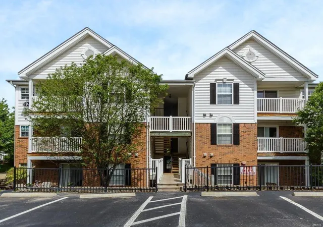 Photo 1 of Condo for sale at 420 Benton Dr #I, Saint Peters, MO 63376 | MLS# 25016233 | Listing updated on 2025-03-19