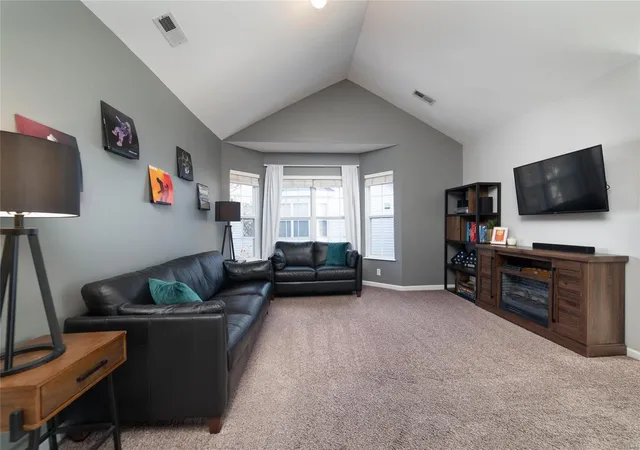 Photo 2 of Condo for sale at 420 Benton Dr #I, Saint Peters, MO 63376 | MLS# 25016233 | Listing updated on 2025-03-19