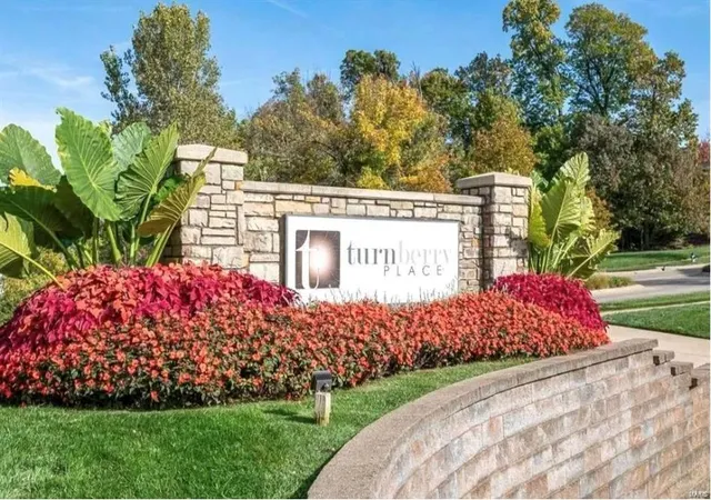 Listing Photo 2 - Condo for sale in building located at 420 Benton Dr, St. Peters, MO 63376 - Unit #I