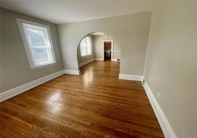 Photo 2 of Single family home for sale at 1127 Hilltop Dr, St Louis, MO 63132 | MLS# 25016248 | Listing updated on 2025-03-20