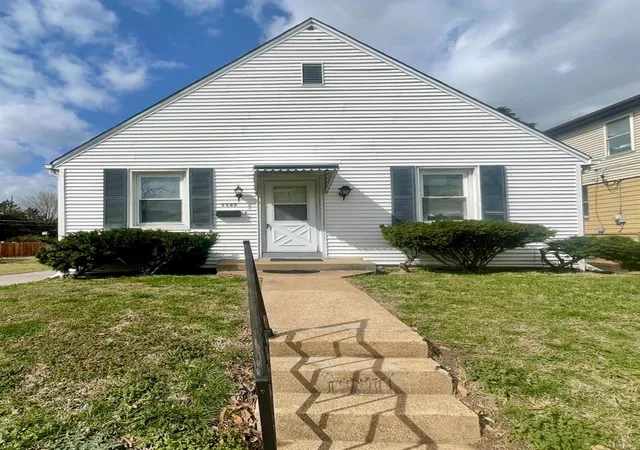 Photo 1 of Single family home for sale at 1127 Hilltop Dr, St Louis, MO 63132 | MLS# 25016248 | Listing updated on 2025-03-20