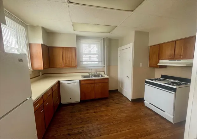 Photo 3 of Single family home for sale at 1127 Hilltop Dr, St Louis, MO 63132 | MLS# 25016248 | Listing updated on 2025-03-20