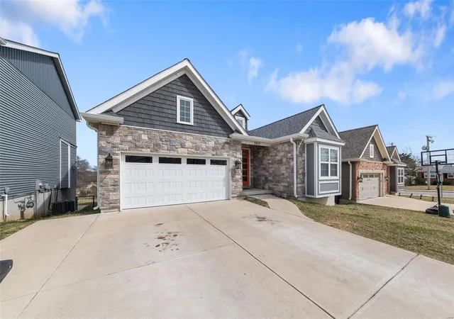 Photo 3 of Single family home for sale at 9805 Nitsch Ln, Saint Louis, MO 63123 | MLS# 25016292 | Listing updated on 2025-03-20