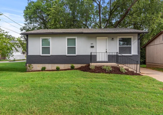Photo 2 of Single family home for sale at 405 Alsobrook St, Saint Louis, MO 63122 | MLS# 25016349 | Listing updated on 2025-03-19