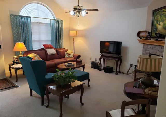 Photo 3 of Townhouse for sale at 275 Carmel Valley Way, Saint Robert, MO 65584 | MLS# 25016353 | Listing updated on 2025-03-20