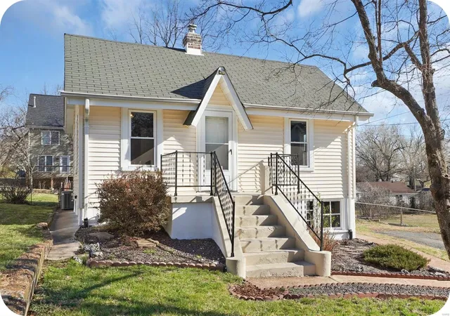 Photo 1 of Single family home for sale at 5635 Willard Ave, Saint Louis, MO 63123 | MLS# 25016358 | Listing updated on 2025-03-19