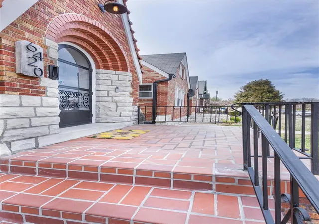 Photo 2 of Single family home for sale at 6420 Pernod, Saint Louis, MO 63139 | MLS# 25016390 | Listing updated on 2025-03-25