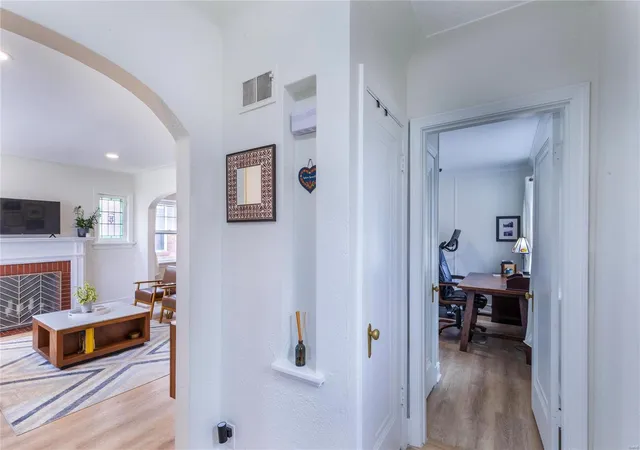 Photo 4 of Single family home for sale at 6420 Pernod, Saint Louis, MO 63139 | MLS# 25016390 | Listing updated on 2025-03-25