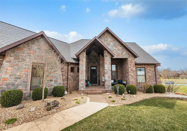 Photo 3 of Single family home for sale at 999 Castle Rock Ave, Lebanon, MO 65536 | MLS# 25016398 | Listing updated on 2025-03-25