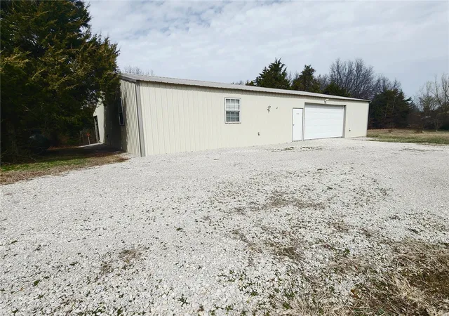 Photo 2 of Single family home for sale at 43263 Ely Branch Rd, Perry, MO 63462 | MLS# 25016410 | Listing updated on 2025-03-19