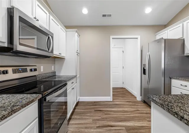 Photo 4 of Single family home for sale at 533 Windsor Ln, Farmington, MO 63640 | MLS# 25016411 | Listing updated on 2025-03-31