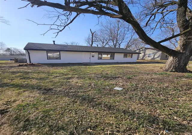 Photo 2 of Single family home for sale at 9773 Vickie Pl, Saint Louis, MO 63136 | MLS# 25016479 | Listing updated on 2025-03-18