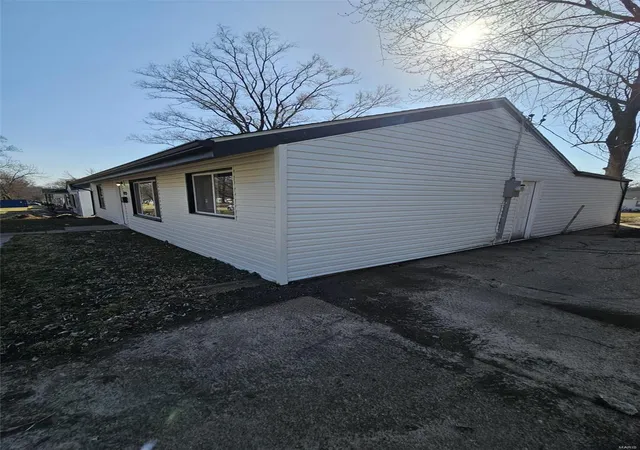 Photo 3 of Single family home for sale at 9773 Vickie Pl, Saint Louis, MO 63136 | MLS# 25016479 | Listing updated on 2025-03-18