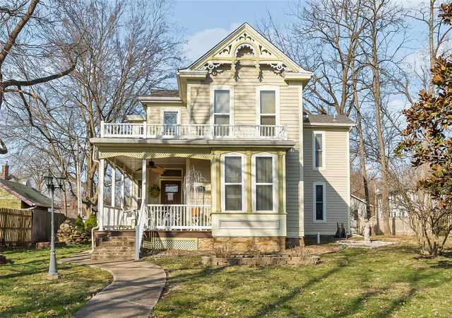 Photo 2 of Single family home for sale at 705 Jefferson St, Fulton, MO 65251 | MLS# 25016491 | Listing updated on 2025-03-19