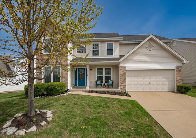 Photo 1 of Single family home for sale at 1704 Briarmanor Dr, Lake Saint Louis, MO 63367 | MLS# 25016513 | Listing updated on 2025-04-04