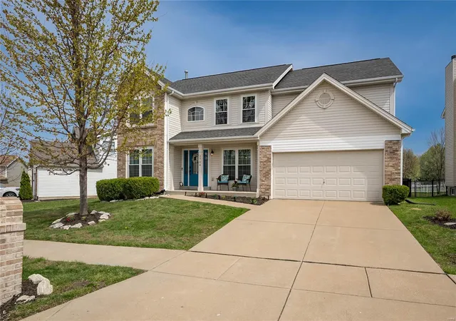 Photo 2 of Single family home for sale at 1704 Briarmanor Dr, Lake Saint Louis, MO 63367 | MLS# 25016513 | Listing updated on 2025-04-04