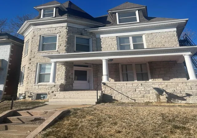 Photo 1 of Single family home for sale at 5211 Ridge, Saint Louis, MO 63113 | MLS# 25016540 | Listing updated on 2025-03-20