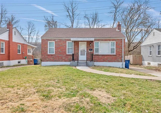 Photo 1 of Single family home for sale at 7244 Mallard Dr, Saint Louis, MO 63133 | MLS# 25016572 | Listing updated on 2025-03-20