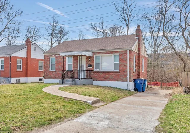 Photo 3 of Single family home for sale at 7244 Mallard Dr, Saint Louis, MO 63133 | MLS# 25016572 | Listing updated on 2025-03-20