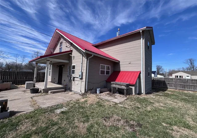 Photo 2 of Single family home for sale at 1026 Emmons St, Mexico, MO 65265 | MLS# 25016579 | Listing updated on 2025-03-19
