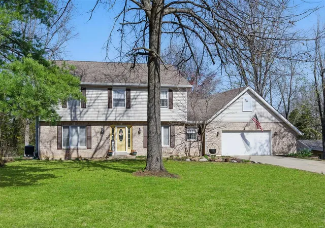 Photo 1 of Single family home for sale at 40 Village Ct, Saint Peters, MO 63376 | MLS# 25016591 | Listing updated on 2025-03-28