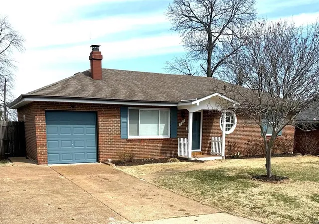 Photo 1 of Single family home for sale at 1267 Darding Dr, Saint Louis, MO 63125 | MLS# 25016597 | Listing updated on 2025-03-27