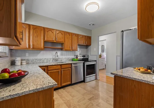 Photo 3 of Single family home for sale at 1267 Darding Dr, Saint Louis, MO 63125 | MLS# 25016597 | Listing updated on 2025-03-27