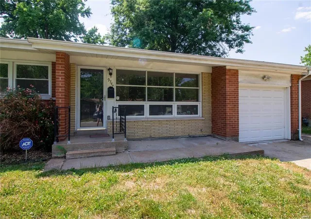 Photo 1 of Single family home for sale at 9747 Venice Dr, Saint Louis, MO 63136 | MLS# 25016612 | Listing updated on 2025-03-19