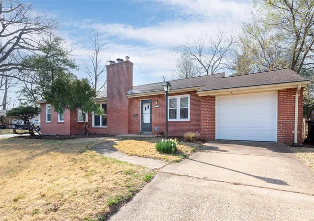 Photo 2 of Single family home for sale at 7716 Burr Oak Ln, Saint Louis, MO 63130 | MLS# 25016616 | Listing updated on 2025-03-23
