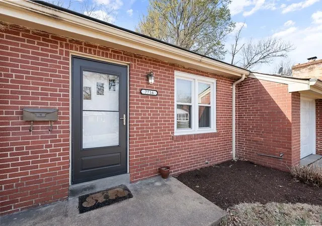Photo 3 of Single family home for sale at 7716 Burr Oak Ln, Saint Louis, MO 63130 | MLS# 25016616 | Listing updated on 2025-03-23