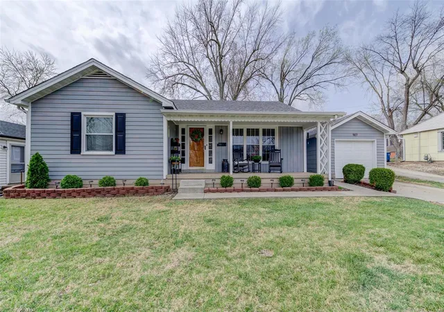 Photo 1 of Single family home for sale at 1107 Pike St, Saint Charles, MO 63301 | MLS# 25016620 | Listing updated on 2025-03-20