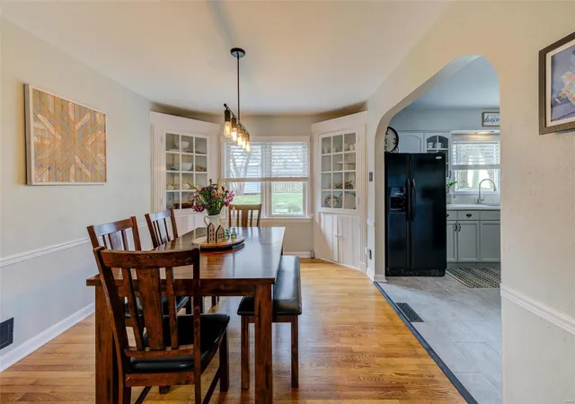 Photo 4 of Single family home for sale at 1107 Pike St, Saint Charles, MO 63301 | MLS# 25016620 | Listing updated on 2025-03-20