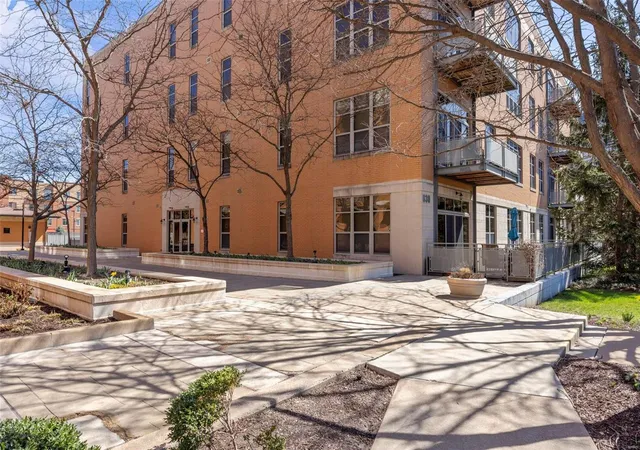 Photo 1 of Condo for sale at 630 Emerson Rd #304, Saint Louis, MO 63141 | MLS# 25016626 | Listing updated on 2025-03-21