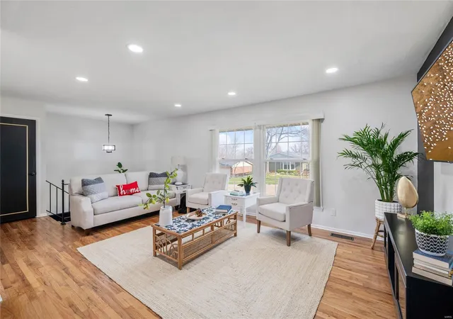 Photo 2 of Single family home for sale at 12002 Debonnaire Dr, Saint Louis, MO 63146 | MLS# 25016634 | Listing updated on 2025-03-26