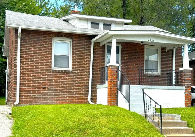 Photo 1 of Single family home for sale at 4325 Dardenne Dr, Saint Louis, MO 63120 | MLS# 25016638 | Listing updated on 2025-03-19