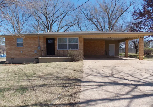 Photo 1 of Single family home for sale at 2428 Covington Meadows, Poplar Bluff, MO 63901 | MLS# 25016639 | Listing updated on 2025-03-19