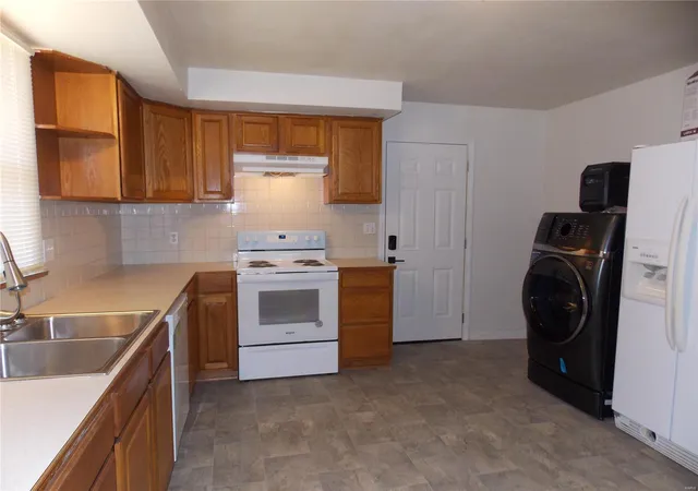 Photo 2 of Single family home for sale at 2428 Covington Meadows, Poplar Bluff, MO 63901 | MLS# 25016639 | Listing updated on 2025-03-19
