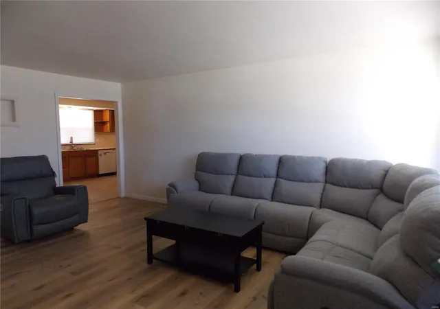 Photo 3 of Single family home for sale at 2428 Covington Meadows, Poplar Bluff, MO 63901 | MLS# 25016639 | Listing updated on 2025-03-19