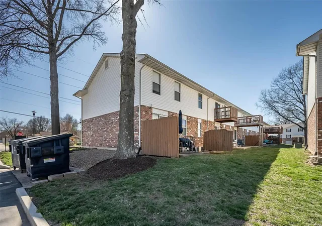 Listing Photo 2 - Condo for sale in building located at 2200 Willott Rd, St. Peters, MO 63376 - Unit #J
