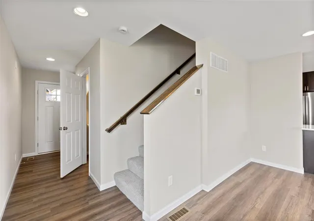 Photo 4 of Single family home for sale at 41 Fairmount Grv Dr, St Peters, MO 63376 | MLS# 25016765 | Listing updated on 2025-03-19