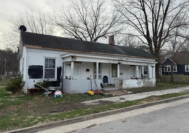 Photo 1 of Single family home for sale at 600 N 7th St, Louisiana, MO 63353 | MLS# 25016789 | Listing updated on 2025-03-19
