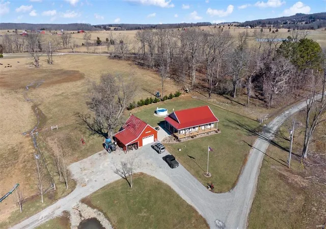 2nd image of 2333 Wesley Rd, Farmington, MO 63640 | MLS# 25016790