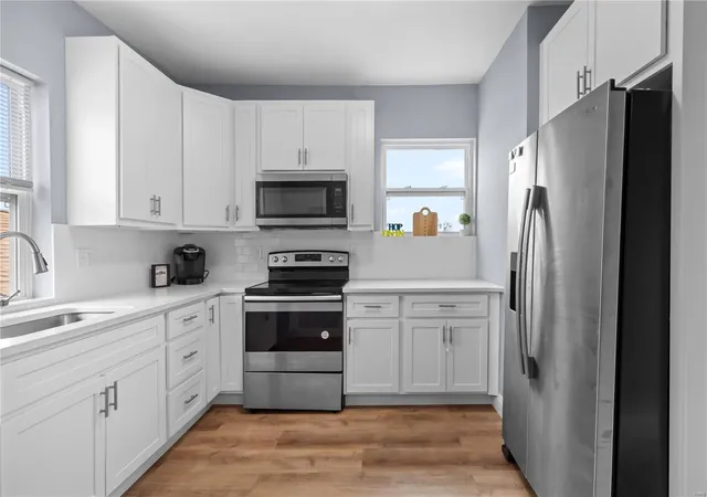 Photo 3 of Single family home for sale at 331 Lenhardt Ave, Saint Louis, MO 63125 | MLS# 25016795 | Listing updated on 2025-04-02