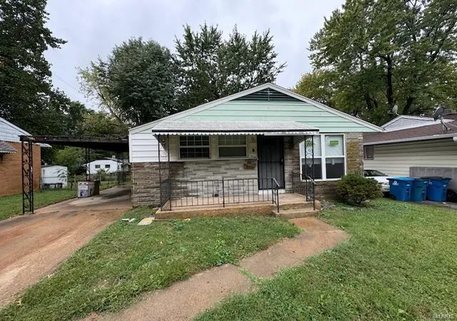 Photo 1 of Single family home for sale at 114 Monteith Cir, Saint Louis, MO 63137 | MLS# 25016810 | Listing updated on 2025-03-25