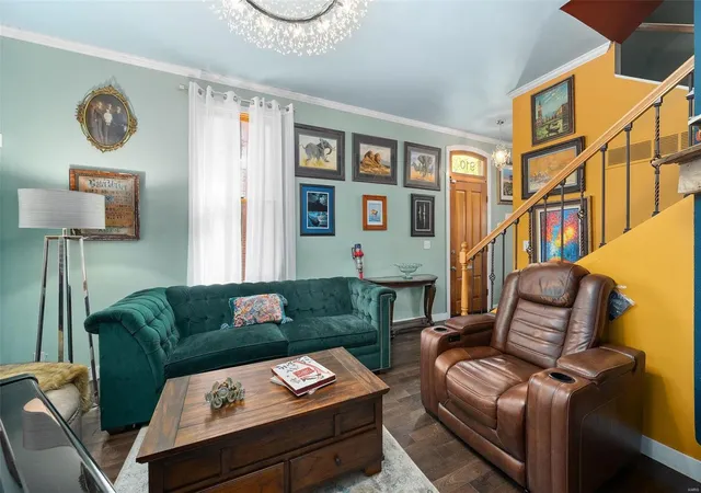 Photo 3 of Single family home for sale at 910 Rutger St, Saint Louis, MO 63104 | MLS# 25016817 | Listing updated on 2025-03-20