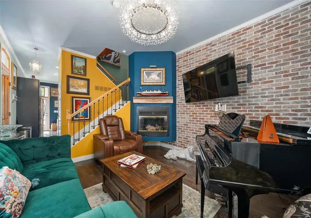 Photo 4 of Single family home for sale at 910 Rutger St, Saint Louis, MO 63104 | MLS# 25016817 | Listing updated on 2025-03-20