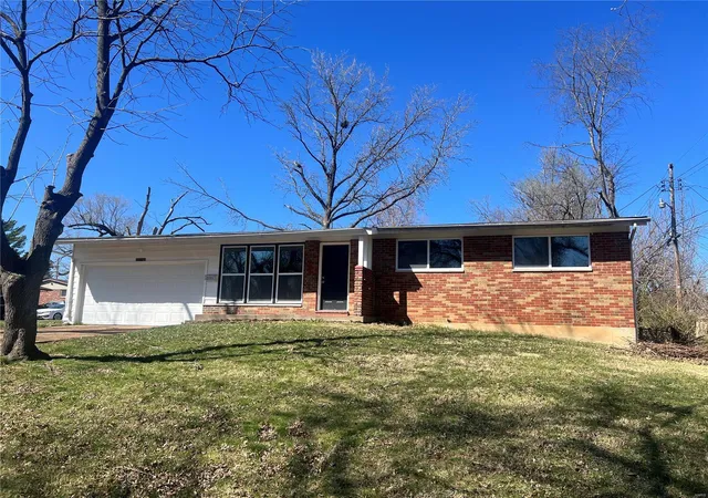Photo 1 of Single family home for sale at 2221 Duchess Dr, Saint Louis, MO 63136 | MLS# 25016874 | Listing updated on 2025-03-21